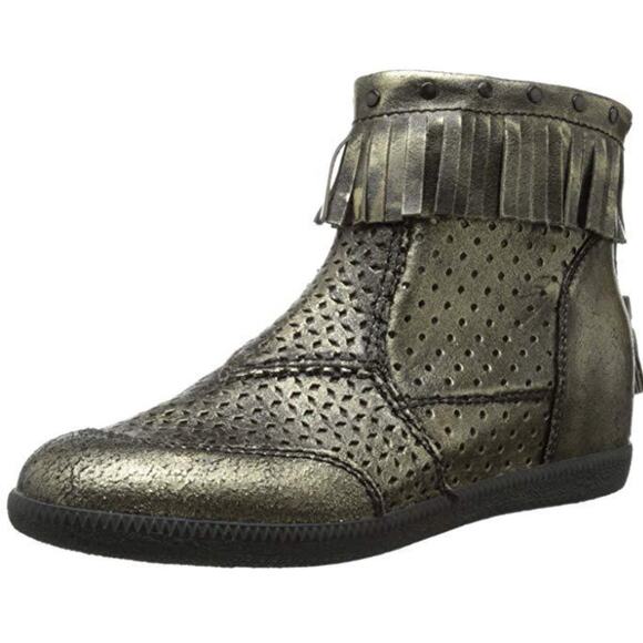 OTBT Stanton Gold Moccasins Fringe Zip Leather Indian Pow Wow Boot Sz.8.5 - Picture 1 of 10